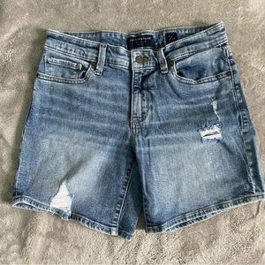 Lucky Brand Women's Denim Shorts Distressed
Size 2/26